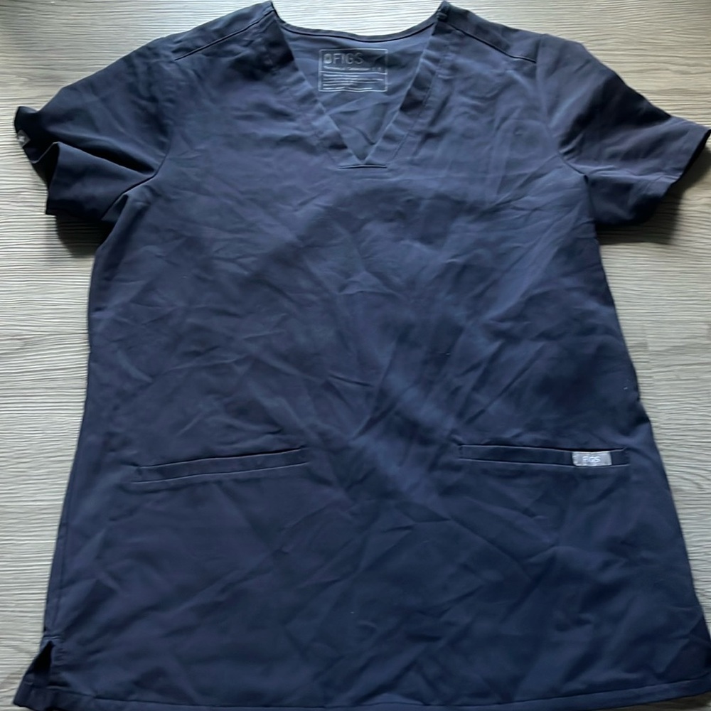 QUIET NAVY SCRUB TOP